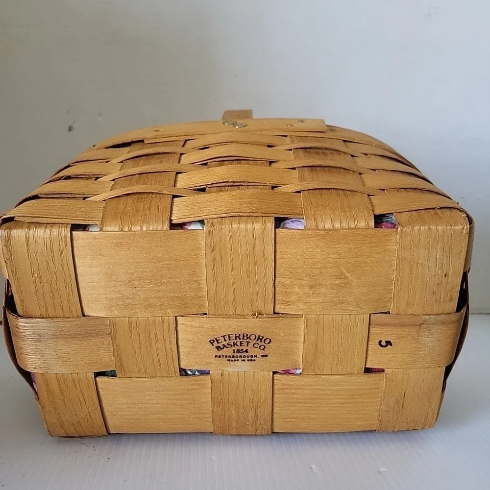 Peterboro Basket Company 1854 - Basket with handle‎ W Floral Liner